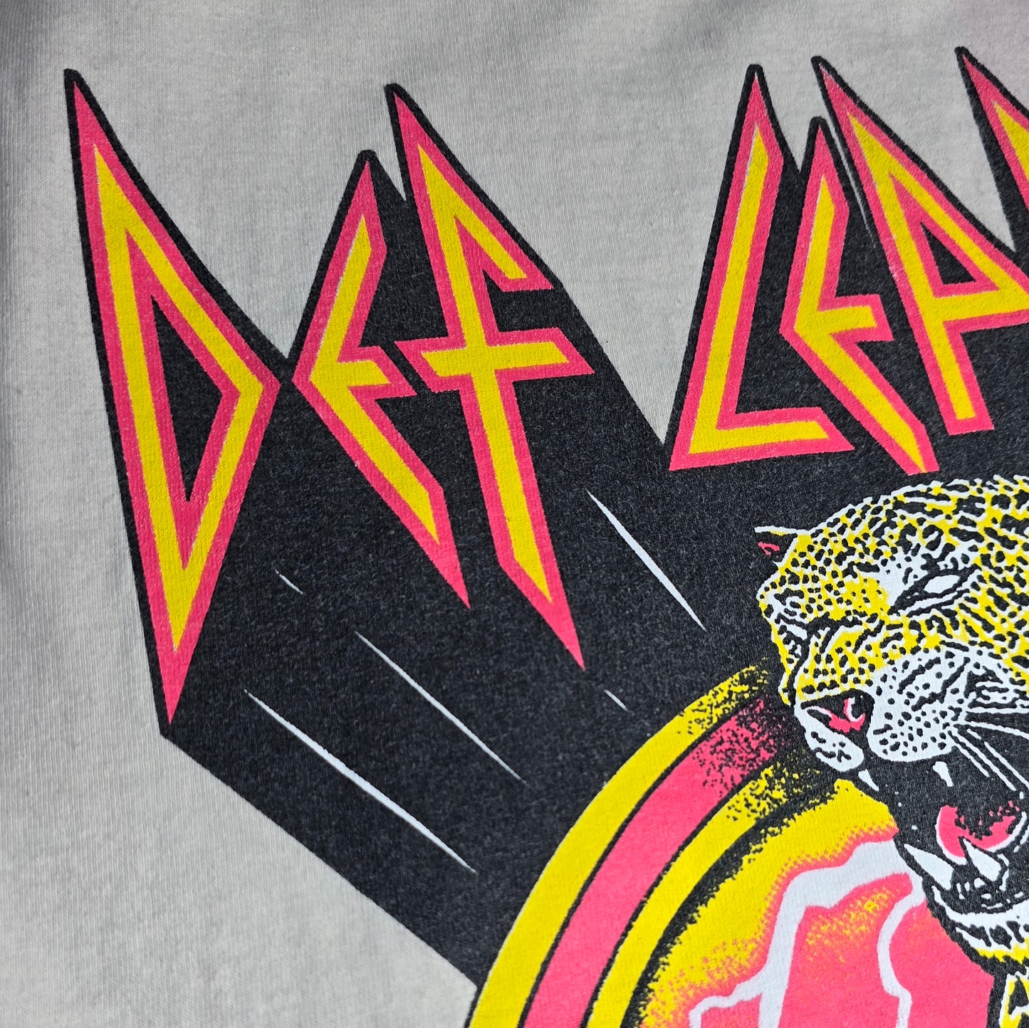 Def Leppard 'High 'N' Dry' T-Shirt - Size L